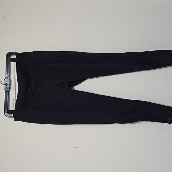 Manduka Mesh Women's Black Capri Leggings - Picture 4 of 7